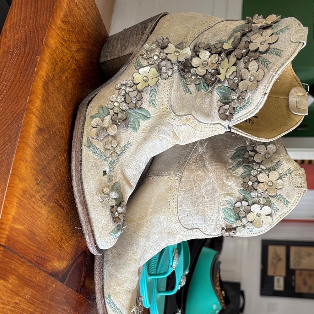 Corral Floral Embellished Cream Ankle Boots